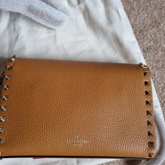 SOLD-💜Host Pick💜BWT Valentino Garavani ROCKSTUD GRAINY CALFSKIN CROSSBODY BAG - Picture 7 of 14